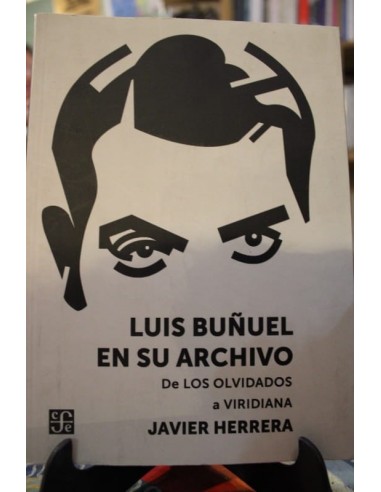 Luis Buñuel en su archivo. De los...