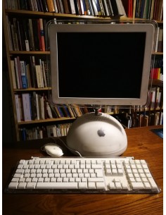 iMac G4 (Lamparita) + teclado y mouse (Usado)