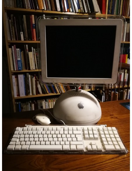iMac G4 (Lamparita) + teclado y mouse (Usado)