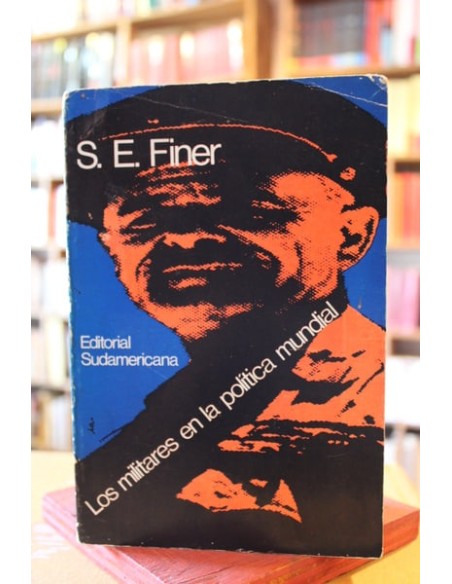 Los militares en la política mundial (Usado)